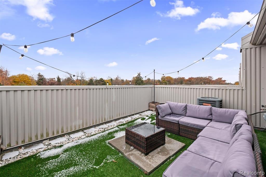 670 W 11 Mile Road, Royal Oak, MI 48067 — Photo 32