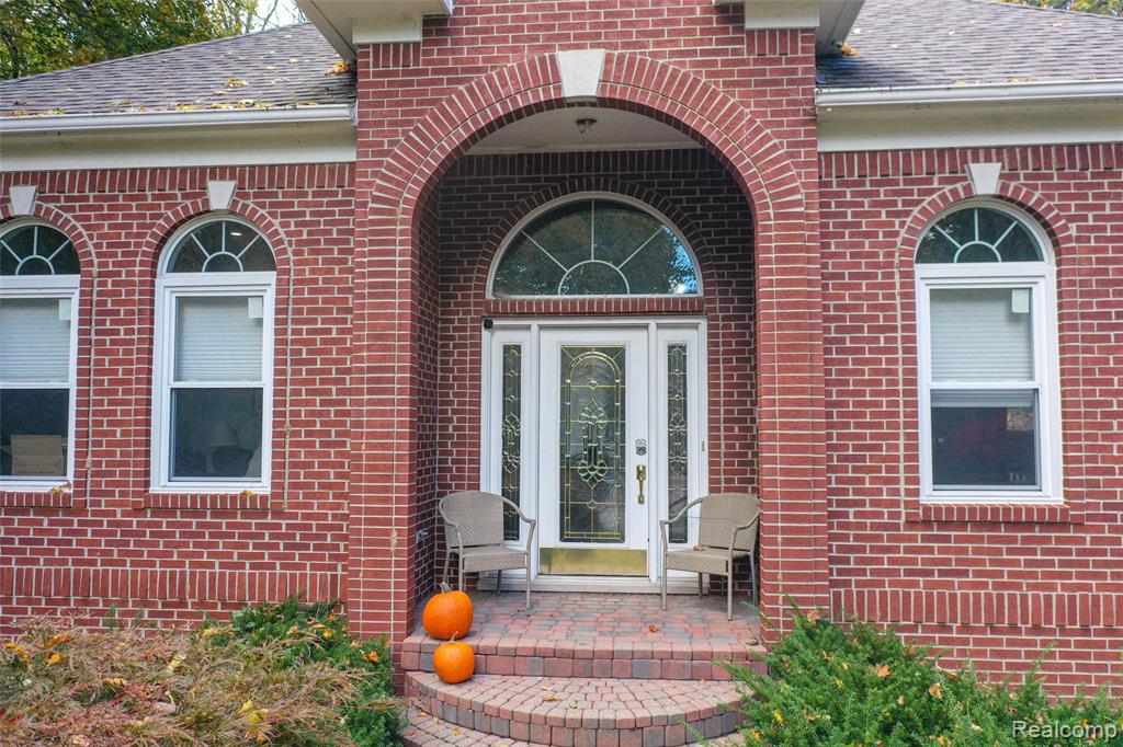 5812 Pine Breeze Drive, Clarkston, MI — Photo 5