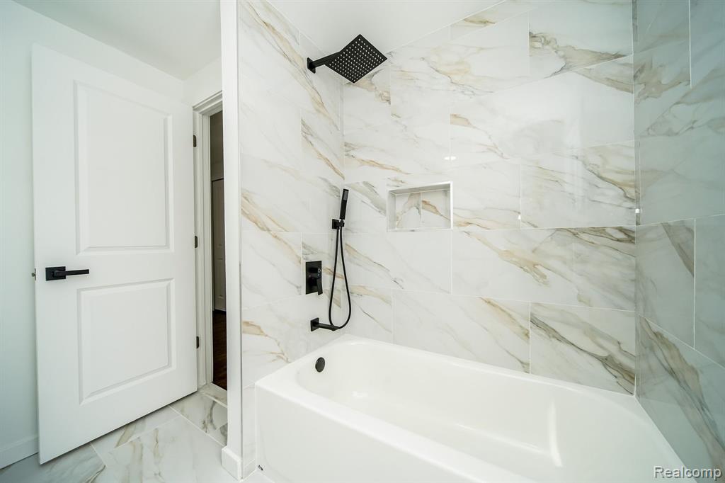 7359 SAINT AUBURN Drive, Bloomfield Hills, MI 48301 — Photo 62