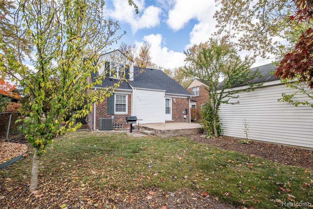 32210 Sheridan Drive, Beverly Hills, MI 48025 — Photo 23