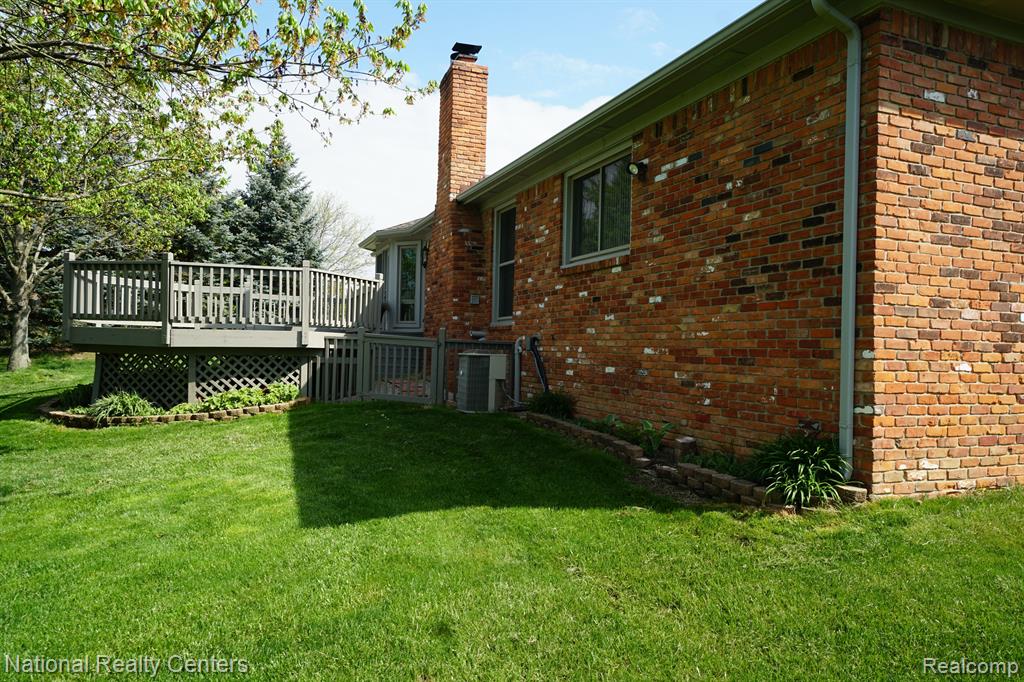 441 SANDALWOOD Drive, Rochester Hills, MI 48307 — Photo 46