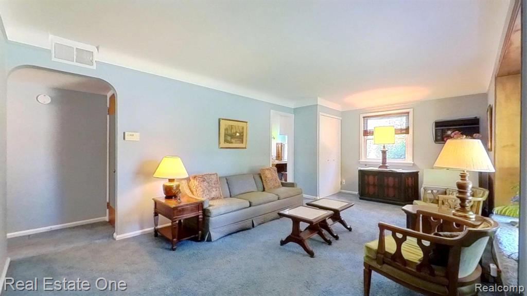 1938 Beverly Street, Sylvan Lake, MI 48320 — Photo 13