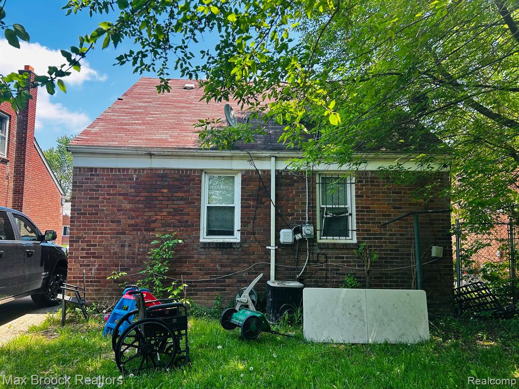 11329 MINOCK Street, Detroit, MI 48228 — Photo 16