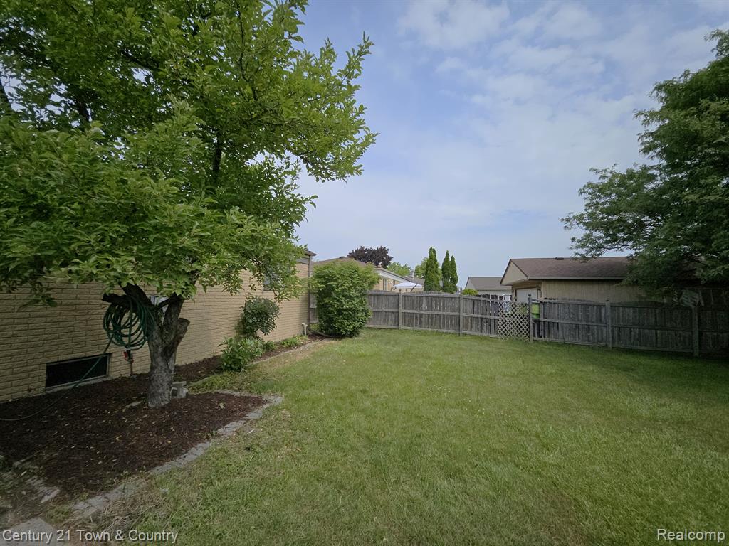 39622 University Drive, Sterling Heights, MI 48310 — Photo 5