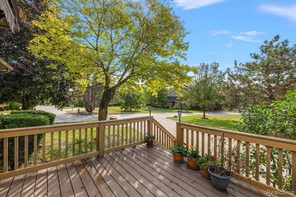 404 Meadow Bridge Drive, Rochester Hills, MI 48307 — Photo 40