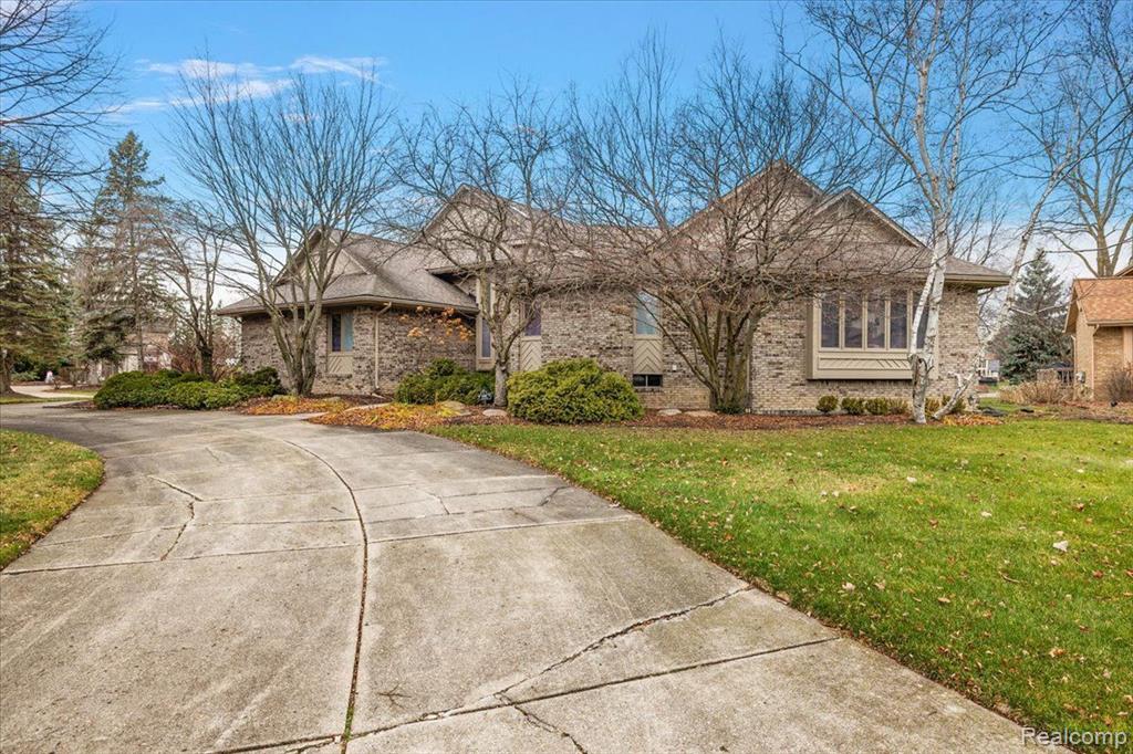 5385 POND BLUFF Drive, West Bloomfield, MI 48323 — Photo 4