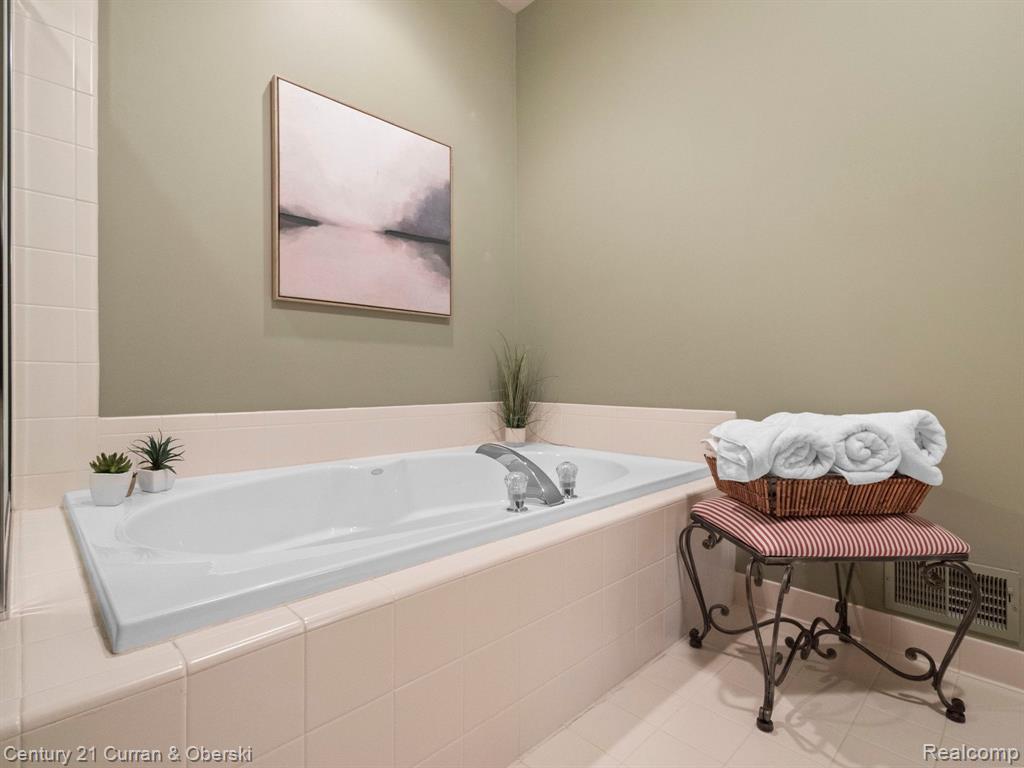 16585 LYONHURST Circle, 115, Northville, MI 48168 — Photo 31
