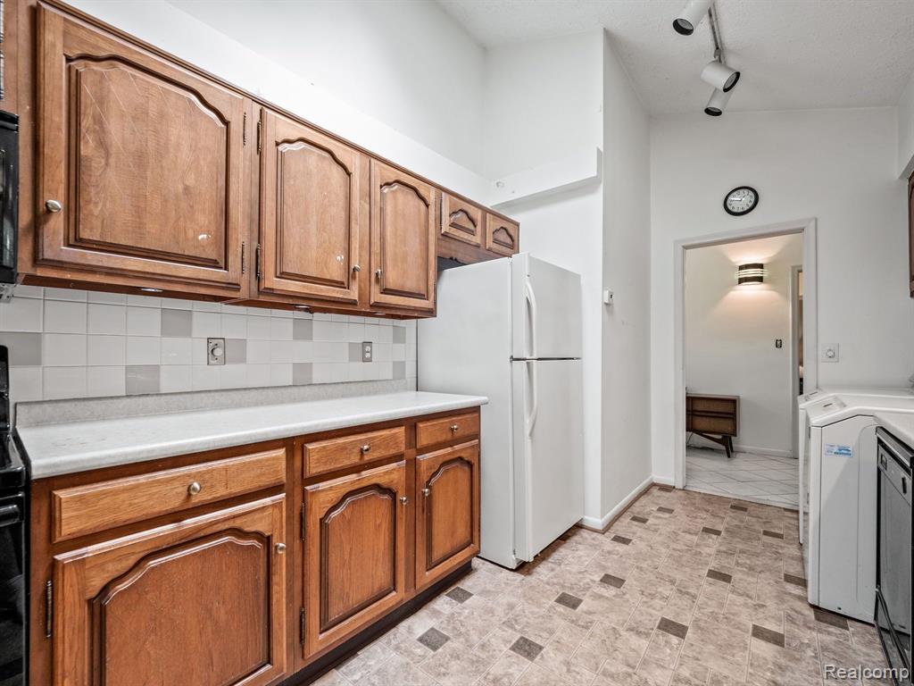 4550 W MAPLE Road, Bloomfield Hills, MI 48301 — Photo 12
