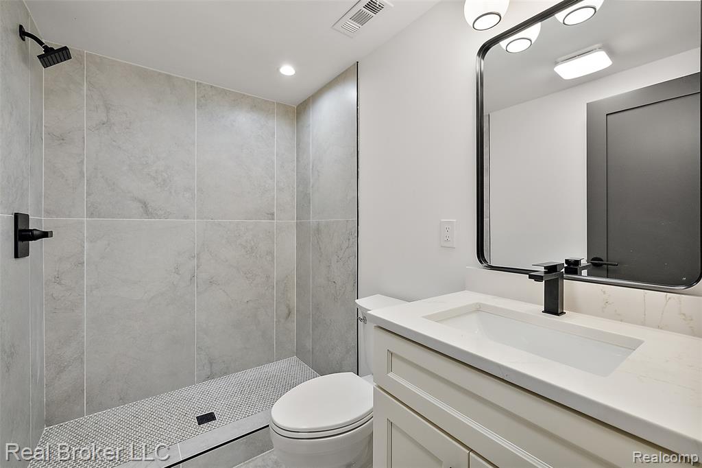 4240 Tonawanda Avenue, Royal Oak, MI 48073 — Photo 89