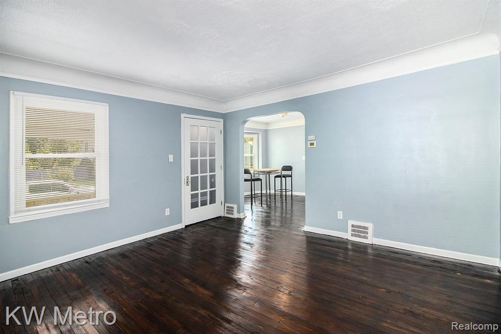 9577 Minock, Detroit, MI 48228 — Photo 5