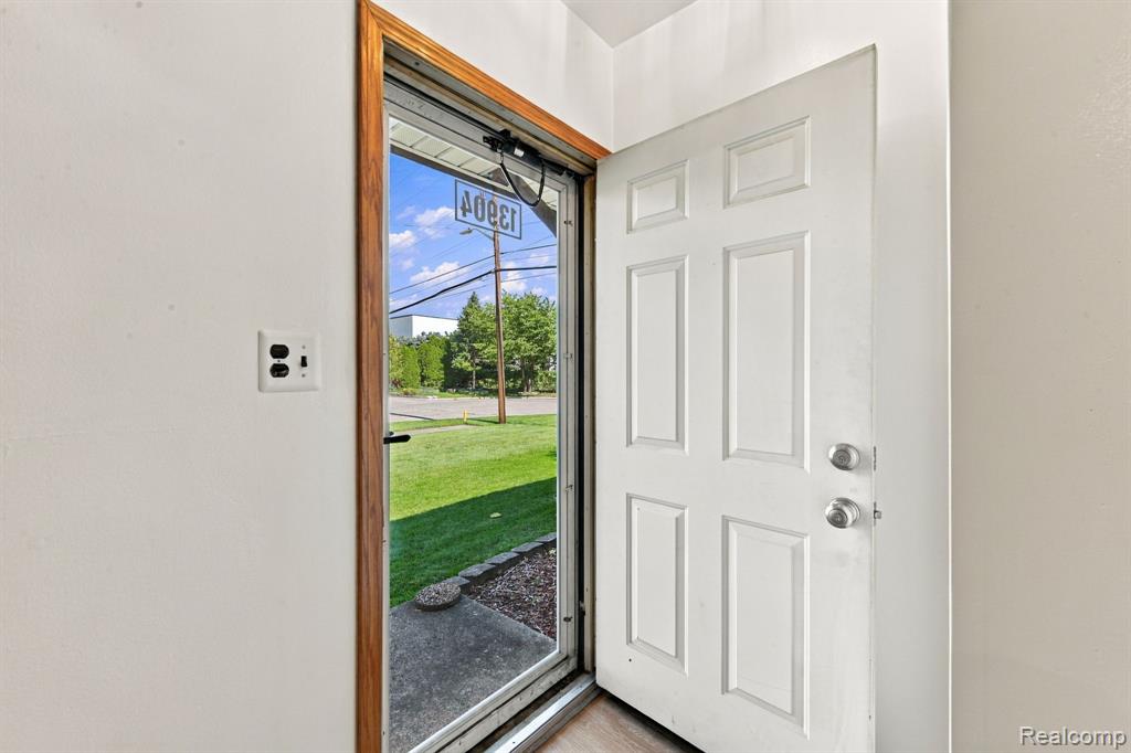 13904 Bernice Avenue, Warren, MI 48089