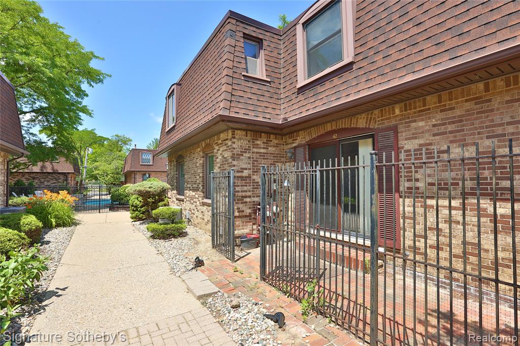 5025 Crooks Road, 42, Royal Oak, MI 48073 — Photo 18