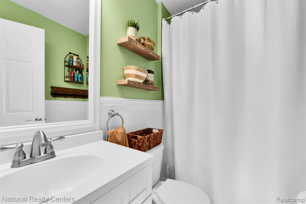 784 HIDDEN CREEK Drive, South Lyon, MI 48178 — Photo 17