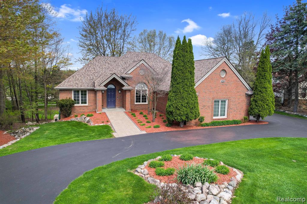 8261 STAGHORN Trail, Clarkston, MI 48348 — Photo 4