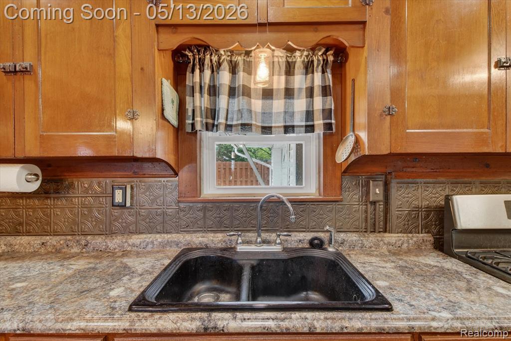 50 CLARENCE Street, Belleville, MI 48111 — Photo 15