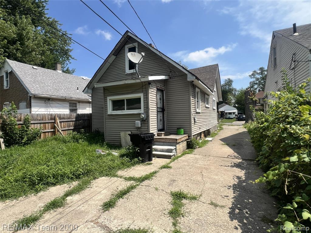 6895 Grandville Avenue - Photo 4