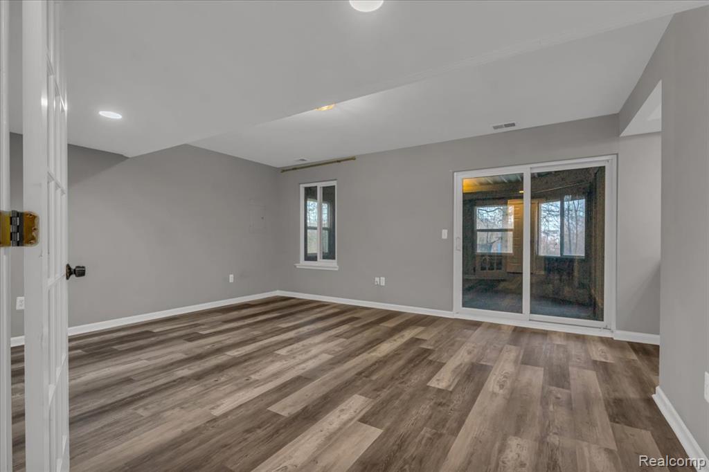 23676 Lori Drive, Flat Rock, MI 48134 — Photo 14