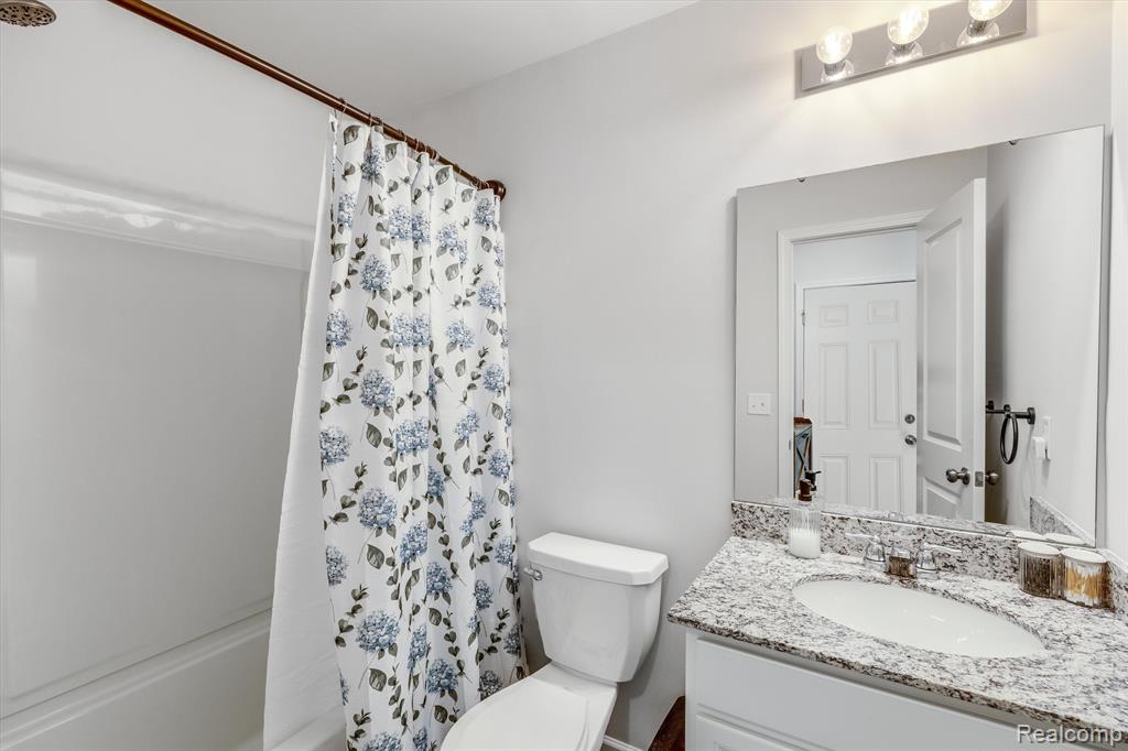 6006 BURTON ESTATES Drive, Burton, MI 48519 — Photo 14