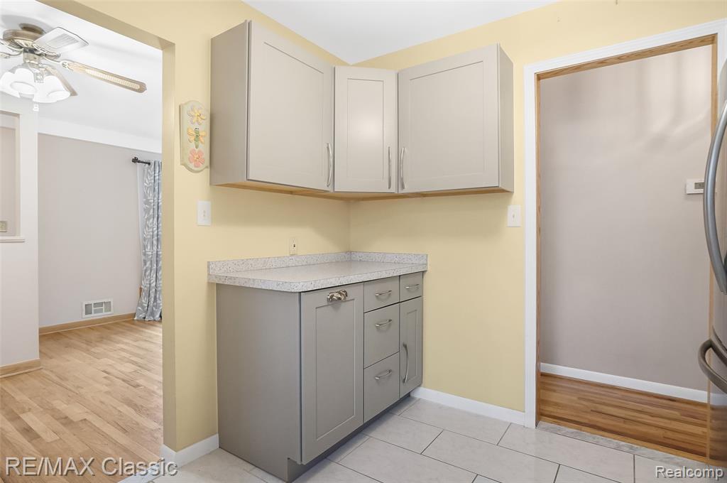 7218 Sterling, Center Line, MI 48015 — Photo 6