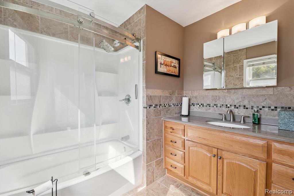 2236 Grove Park Road, Fenton, MI 48430 — Photo 24