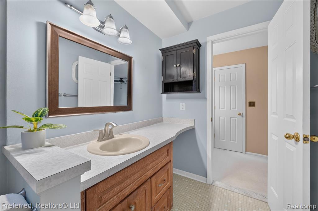 46596 Maidstone Road, Canton, MI 48187 — Photo 32