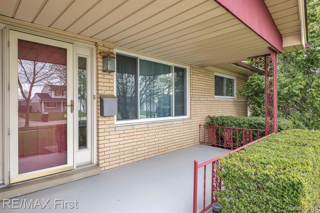 4191 ANGELINE Drive, Sterling Heights, MI 48310 — Photo 3