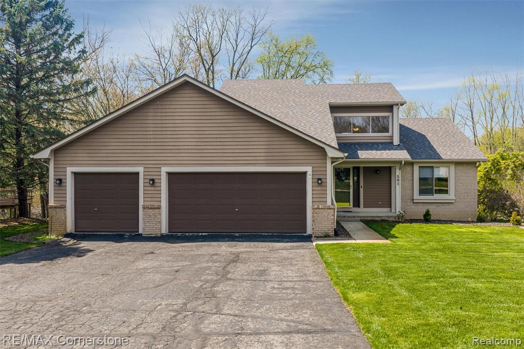 501 Alexander Drive, Commerce Twp, MI 48390 — Photo 2
