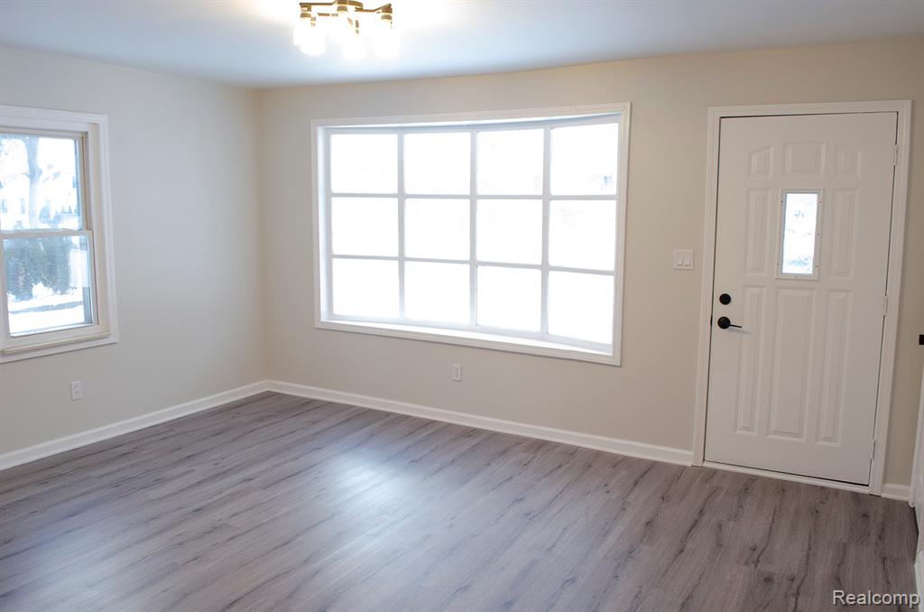 5850 Deering Street, Garden City, MI — Photo 10