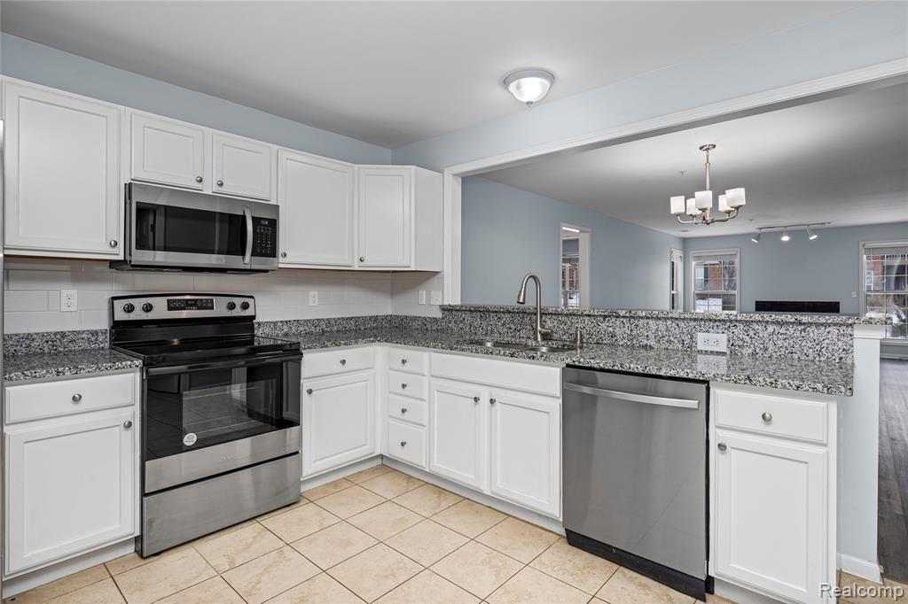 28139 Carlton Way Drive, Novi, MI 48377 — Photo 17