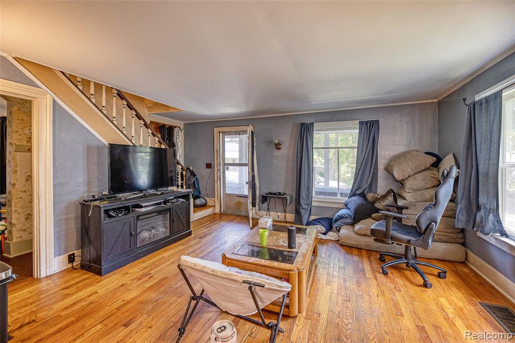 737 N Madison Street, Lapeer, MI 48446 — Photo 3