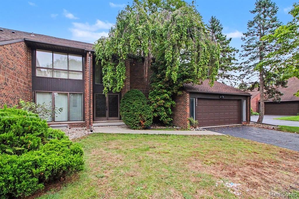 3031 Lindenwood Drive, Dearborn, MI 48120
