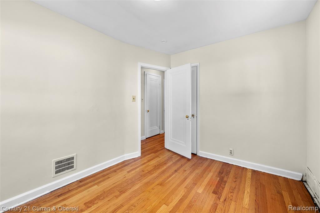 7910 Orchard Avenue, Dearborn, MI 48126 — Photo 14