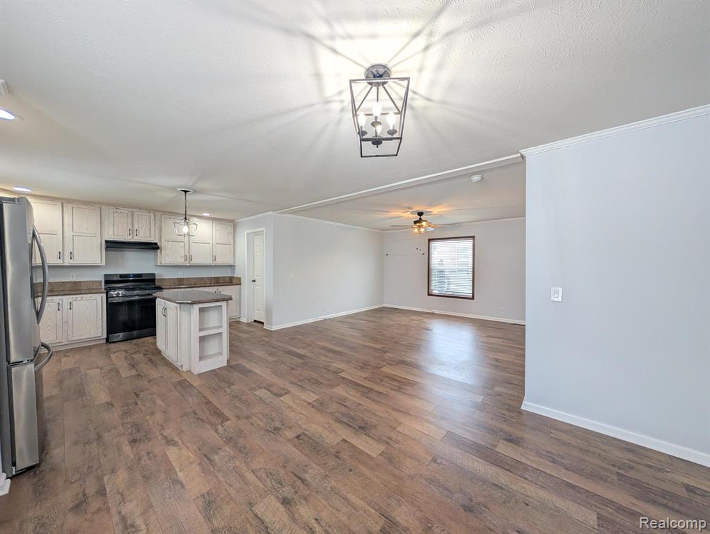 11045 Woodland Ridge Court, South Lyon, MI 48178 — Photo 3