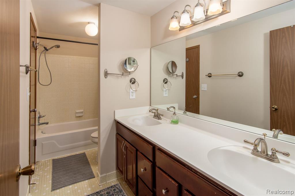 22813 CRANBROOKE Drive, Novi, MI — Photo 15