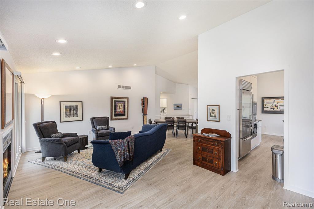 4046 FOXPOINTE Drive, Unit 131, West Bloomfield, MI 48323 — Photo 7