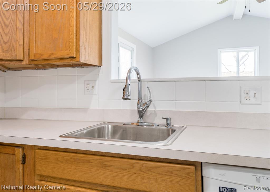 2243 Phillips Road, Auburn Hills, MI 48326 — Photo 9