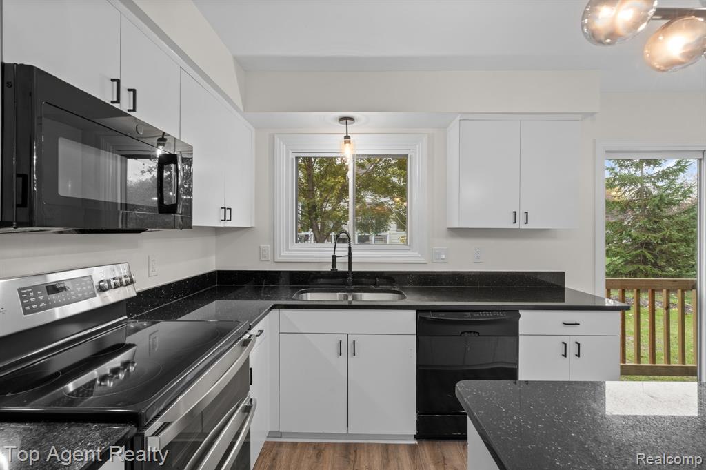 7012 Foxcreek Drive, Canton, MI 48187 — Photo 5