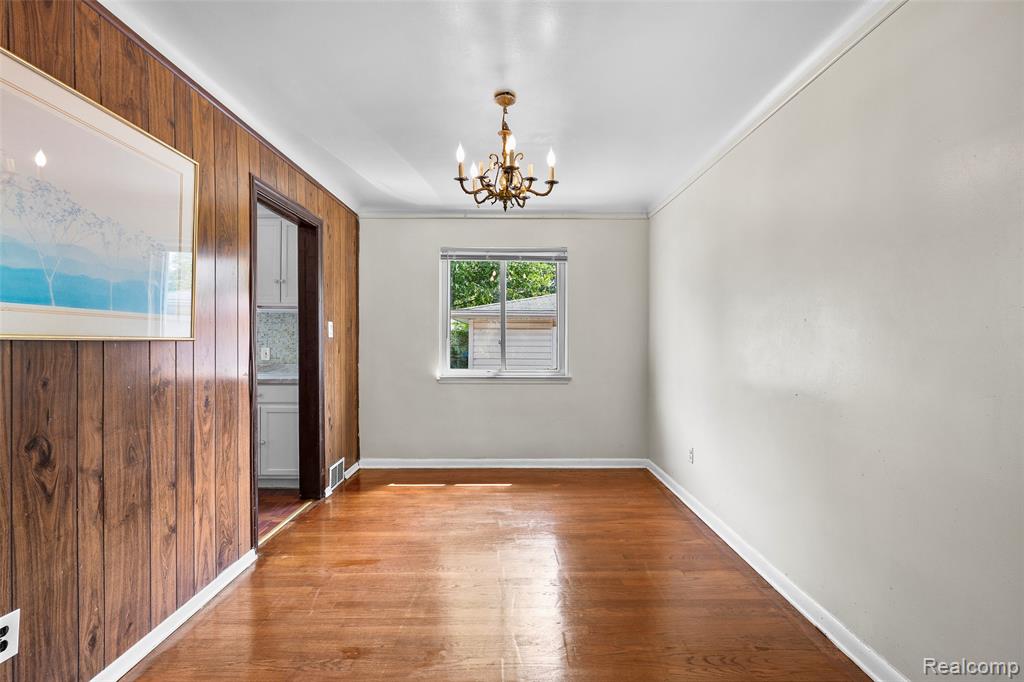 8630 N Evangeline Street, Dearborn Heights, MI 48127 — Photo 12