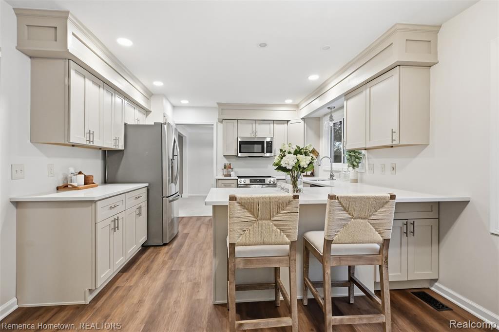 9801 Tennyson Drive, Plymouth, MI 48170 — Photo 13