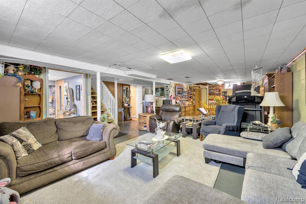 8701 Glengary Street, Dearborn Heights, MI 48127 — Photo 17