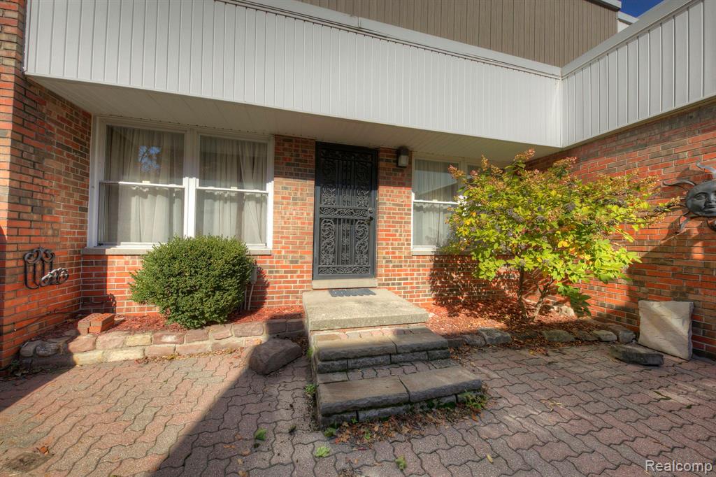 2037 Hyde Park Drive, Detroit, MI 48207 — Photo 32