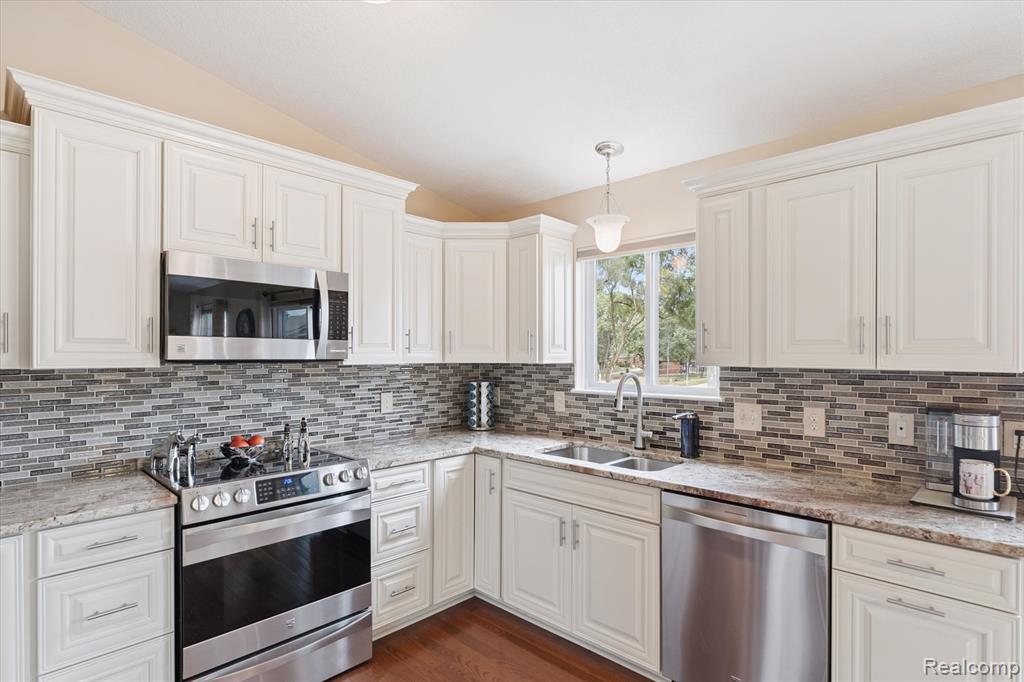 1244 Crystal Pointe Circle, Fenton, MI 48430 — Photo 14