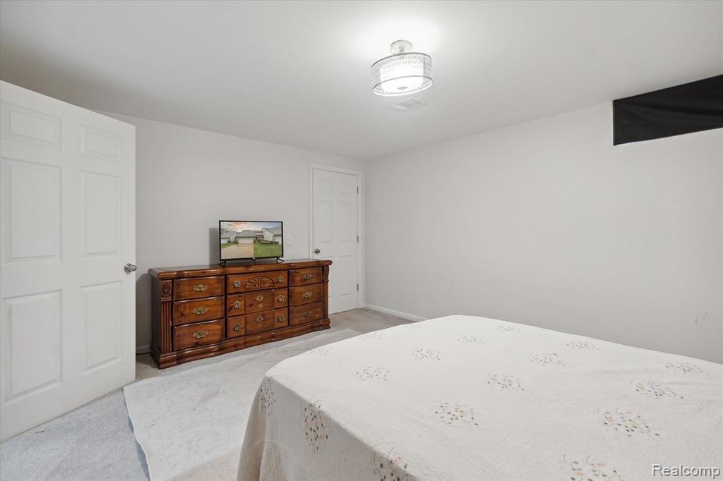5231 COUNTRY WOOD Lane, Grand Blanc, MI 48439 — Photo 16
