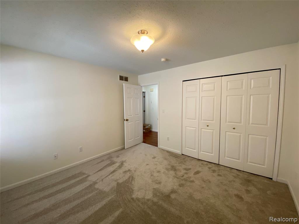 596 Yorkshire Sq. Square, 23, Milan, MI 48160 — Photo 8