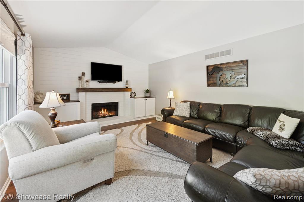 870 Chatham Drive, Milford, MI 48381 — Photo 15