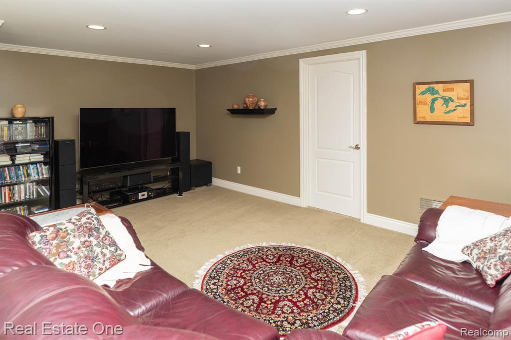 658 Langley Road, Rochester Hills, MI 48309 — Photo 51