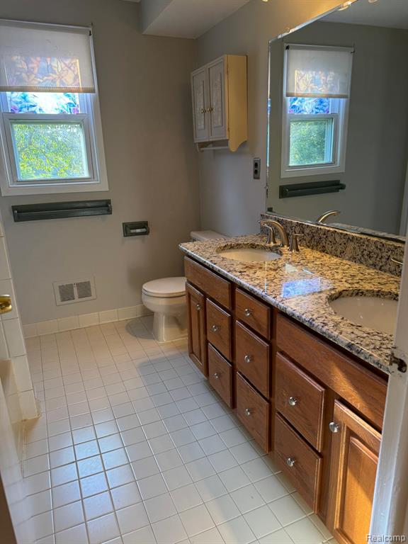 5028 Abington Drive, Troy, MI 48085 — Photo 14