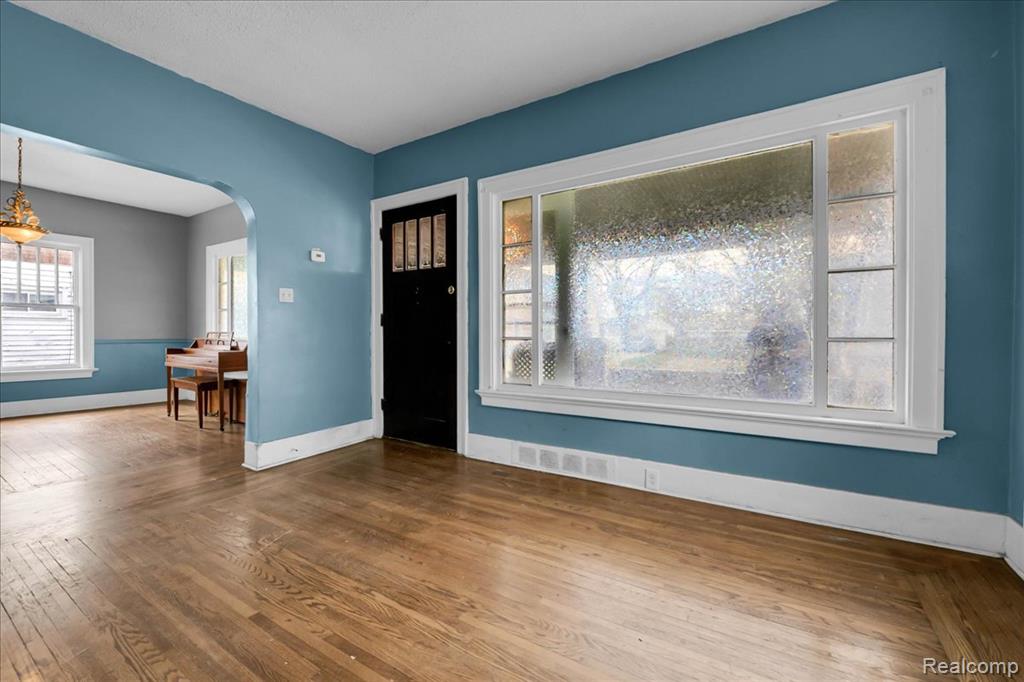 717 N Madison Street, Lapeer, MI 48446 — Photo 5