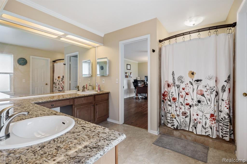 5472 CHARRINGTON, West Bloomfield, MI 48324 — Photo 17