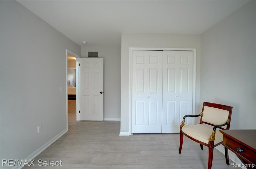 4392 OAK TREE Trail, Fenton, MI 48430 — Photo 36
